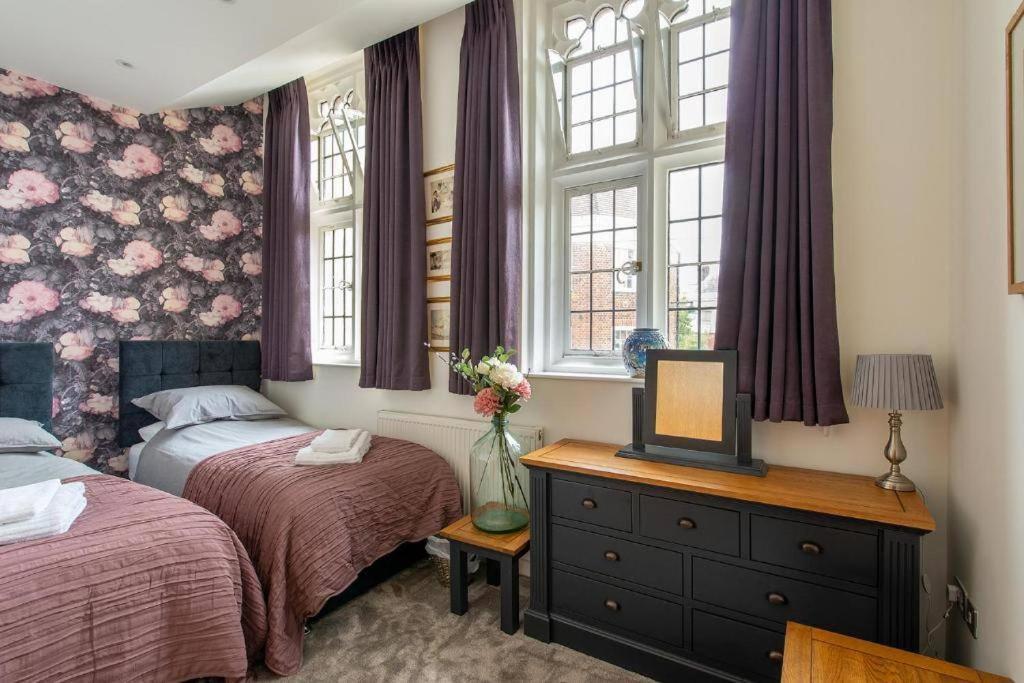 The Most Central Apartment In Canterbury Stunning Interiors, Fully Equipped, City Views And Free Wifi! 외부 사진