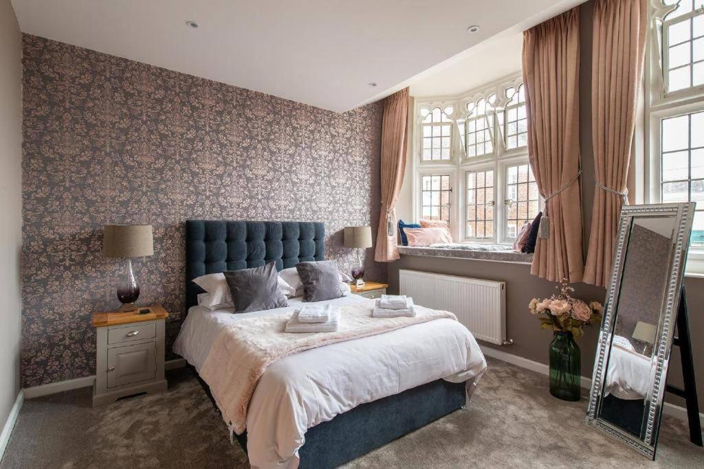 The Most Central Apartment In Canterbury Stunning Interiors, Fully Equipped, City Views And Free Wifi! 외부 사진
