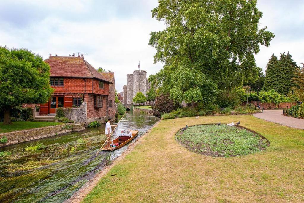 The Most Central Apartment In Canterbury Stunning Interiors, Fully Equipped, City Views And Free Wifi! 외부 사진