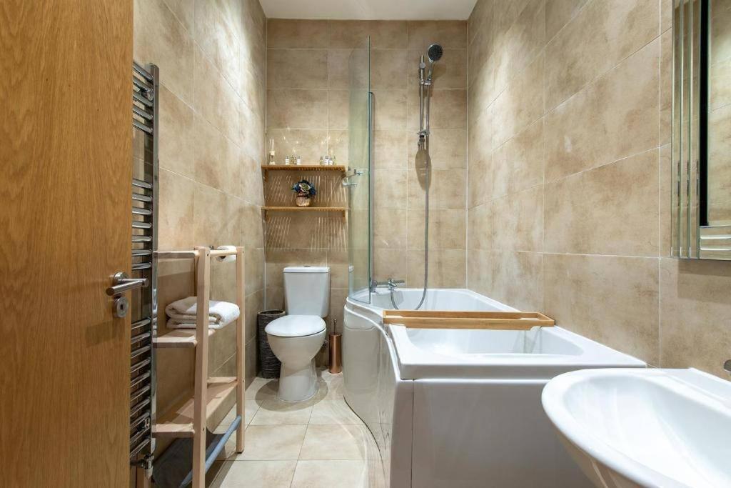 The Most Central Apartment In Canterbury Stunning Interiors, Fully Equipped, City Views And Free Wifi! 외부 사진