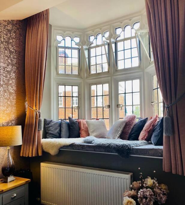 The Most Central Apartment In Canterbury Stunning Interiors, Fully Equipped, City Views And Free Wifi! 외부 사진