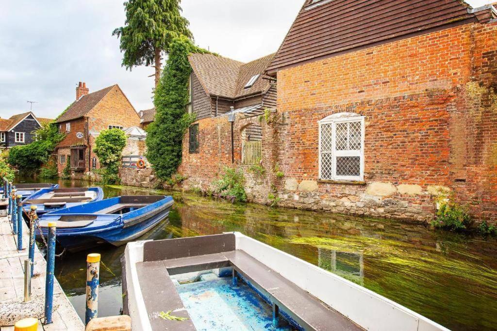The Most Central Apartment In Canterbury Stunning Interiors, Fully Equipped, City Views And Free Wifi! 외부 사진
