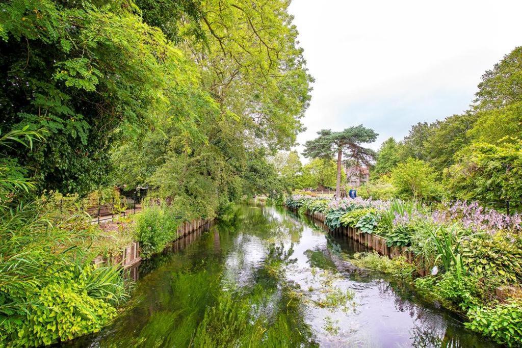 The Most Central Apartment In Canterbury Stunning Interiors, Fully Equipped, City Views And Free Wifi! 외부 사진